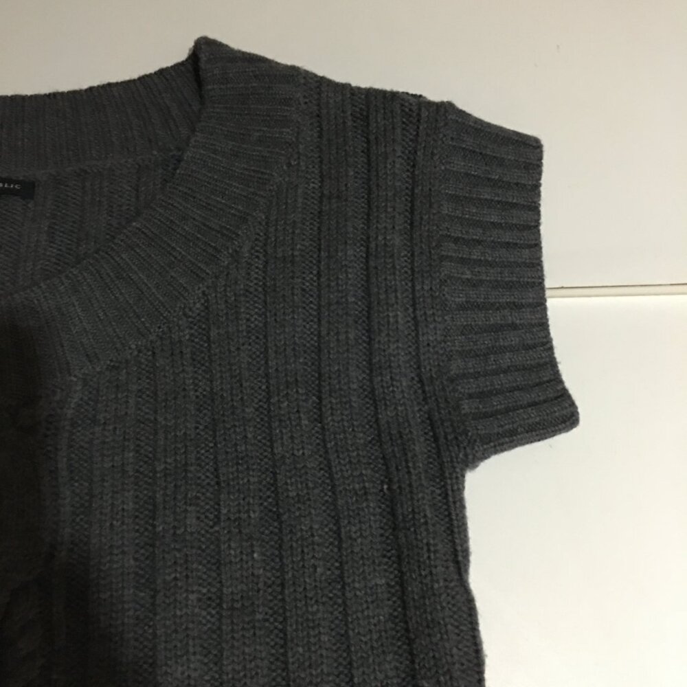 Banana Republic Cable Knit Sweater Gray Medium Merino Wool Business Casual - Picture 4 of 9